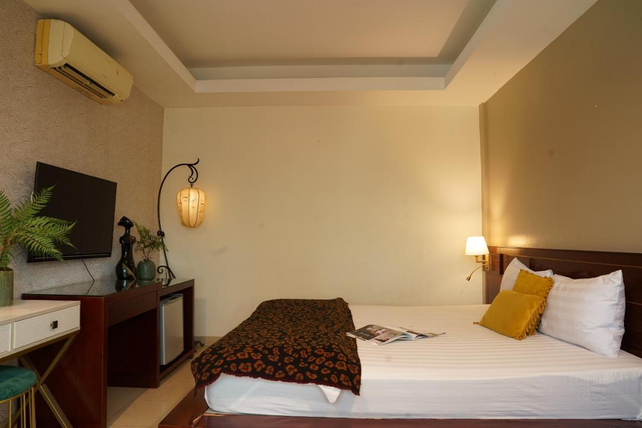 Trang An Hotel - 5 Minutes Landmark 81 Ho Chi Minh City Exterior photo